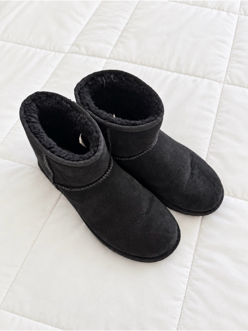 UGG Classic Mini II Black Sheepskin Boots Women’s Size 9